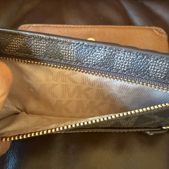 Michael Kors Brown Signature Logo Wristlet/Cellphone Wallet NWOT - Picture 6 of 6